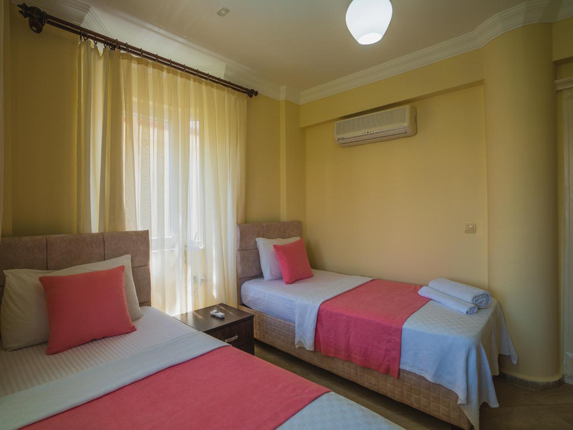 Sunset Beach Resort Aqua Lettings Фетие Екстериор снимка