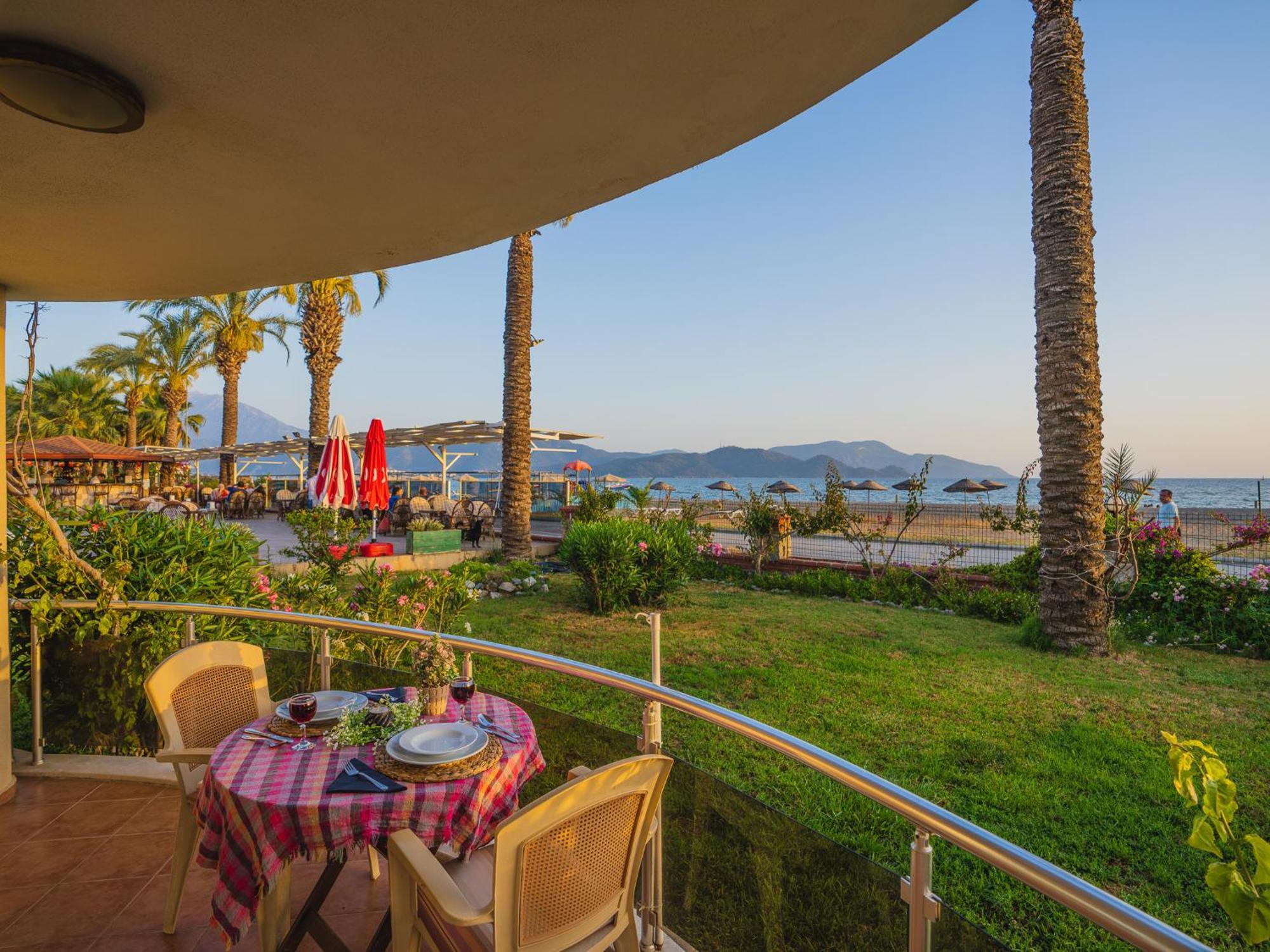 Sunset Beach Resort Aqua Lettings Фетие Екстериор снимка